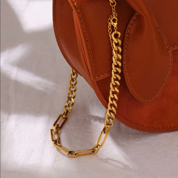 Women Stainless Steel Stylish Golden Necklace - Picture 3 of 6